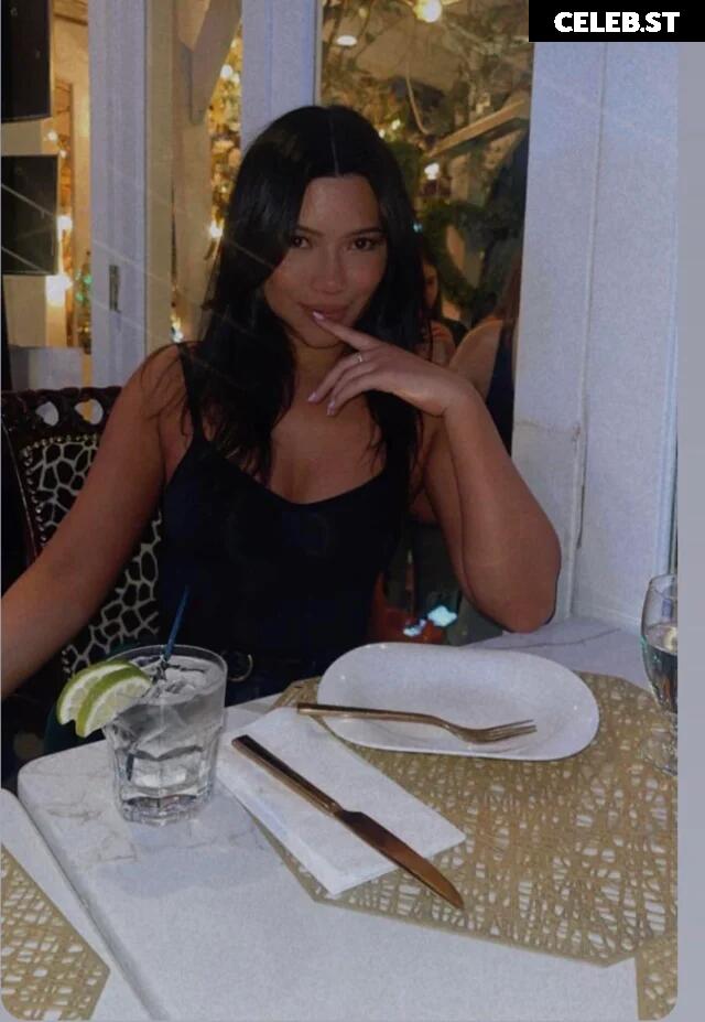 Julia Kelly Image 4247670