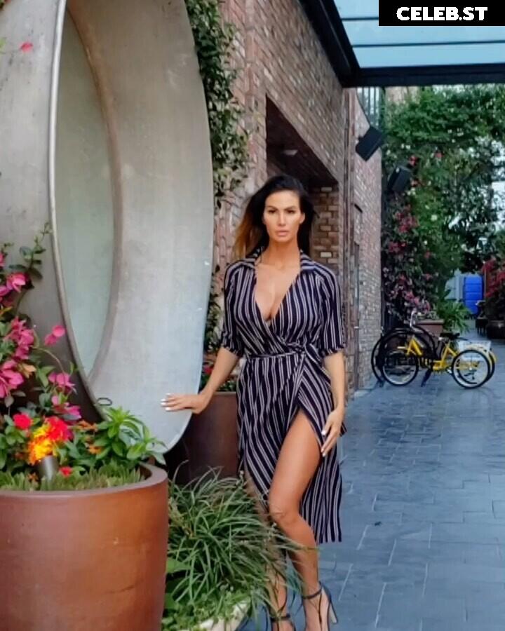 Katelyn Runck Image 4240443