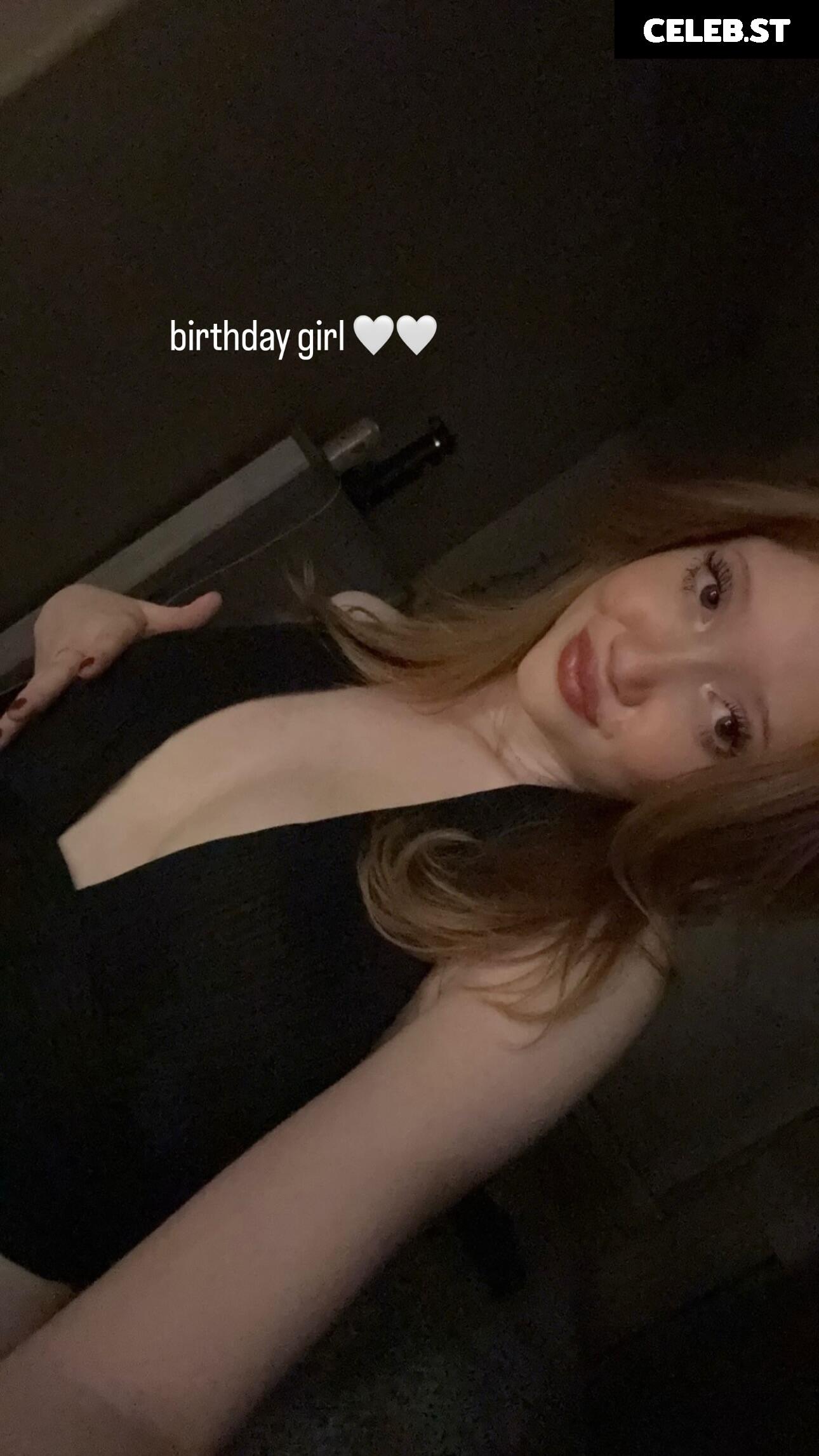 Makenna Kelly / Lifewithmak Image 4238509
