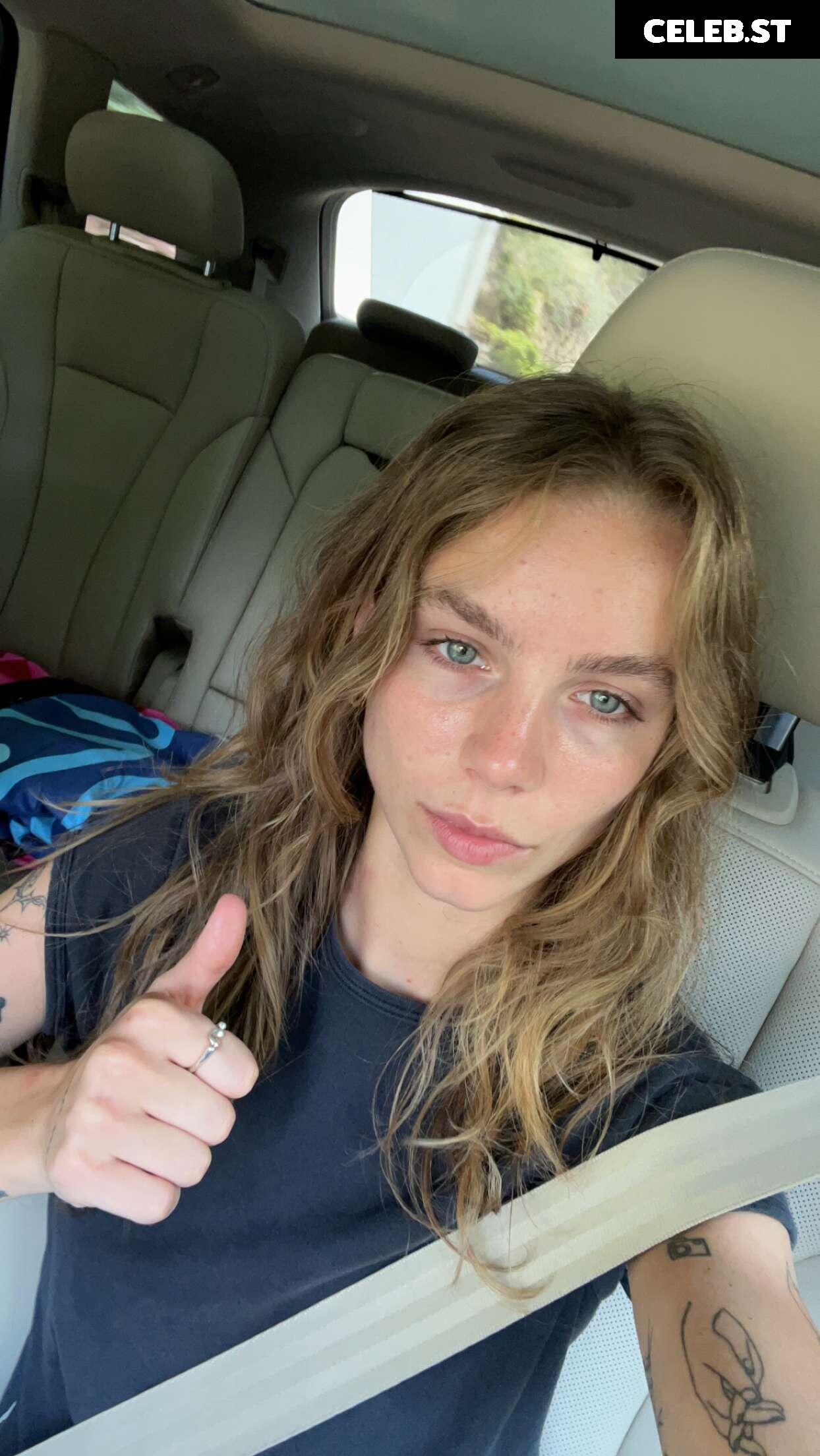 Anna Shumate / Annabananaxdddd Image 4224396