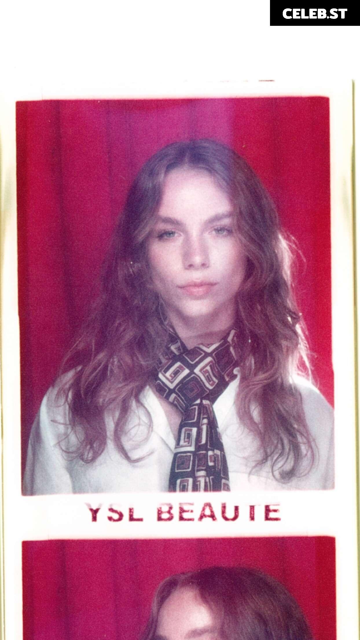 Anna Shumate / Annabananaxdddd Image 4223183