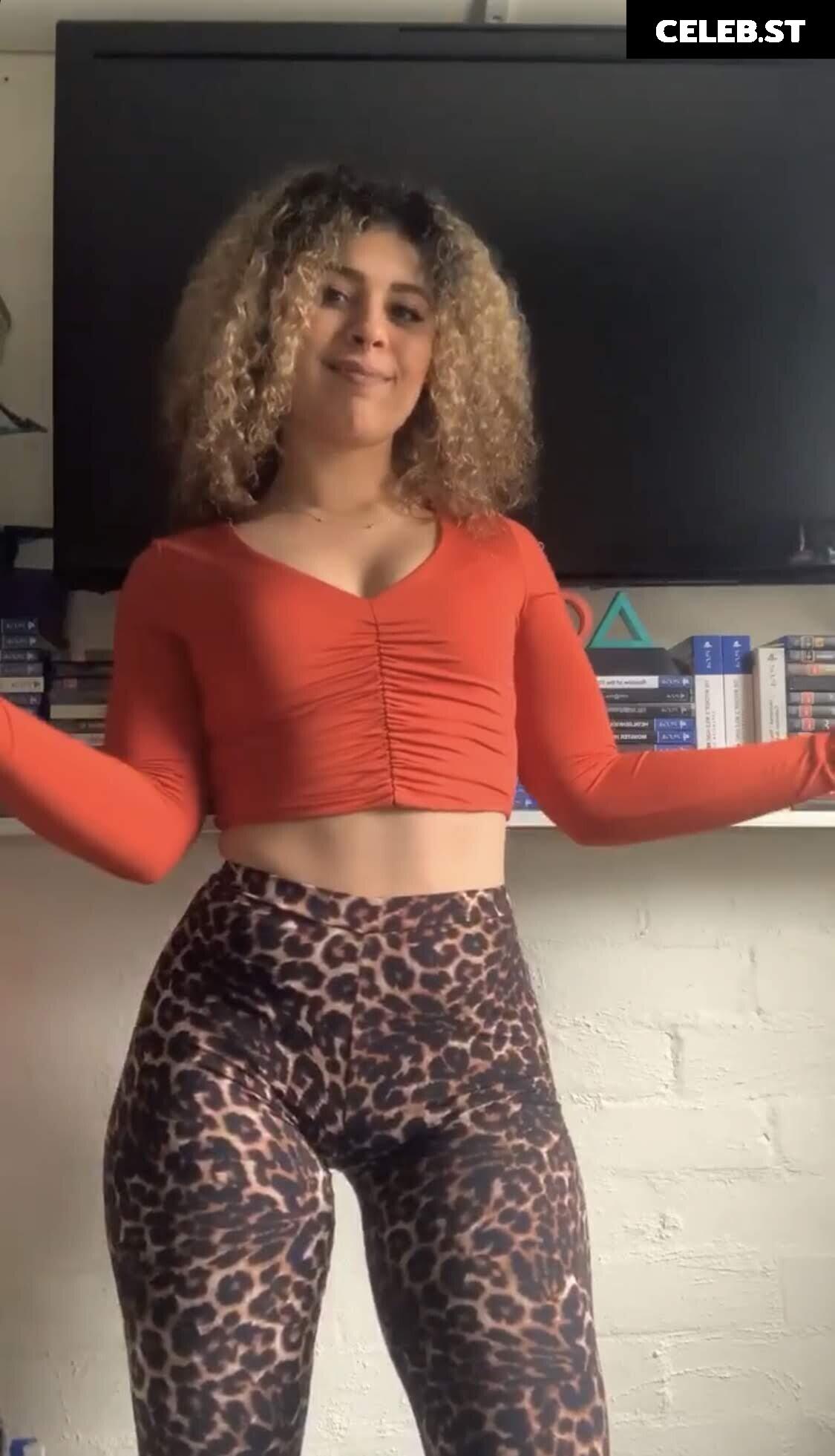 JustYeliz Image 4218461