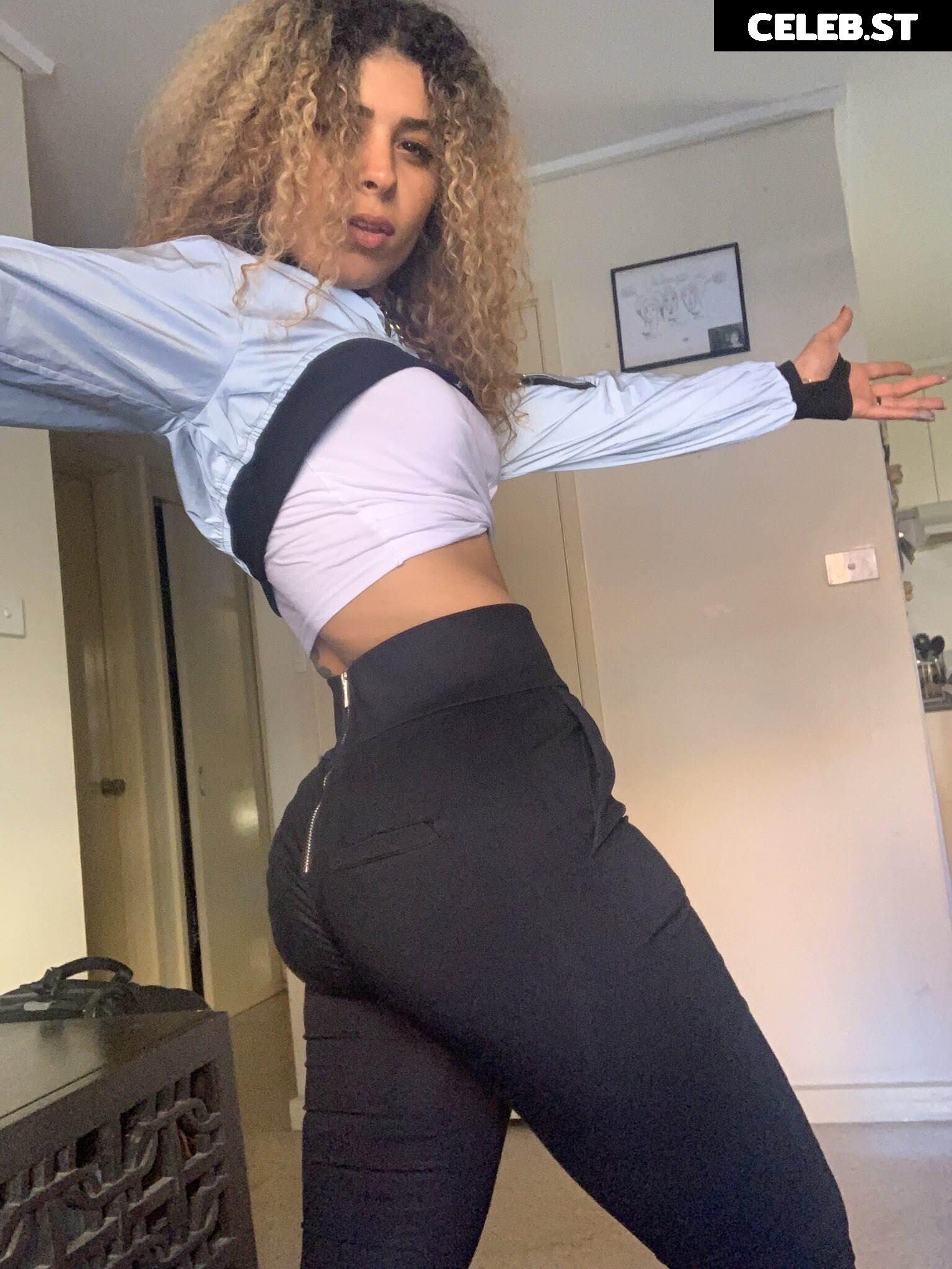 JustYeliz Image 4218155