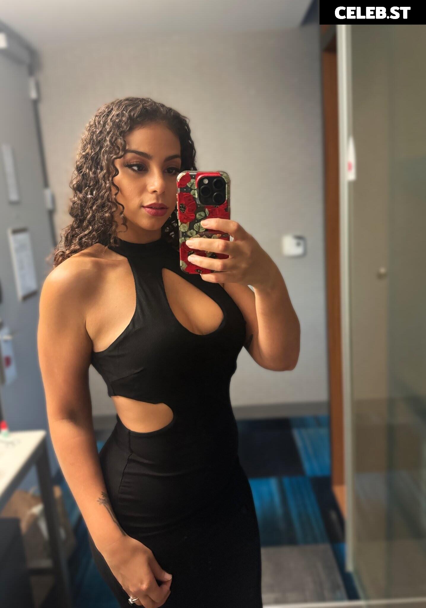 Samantha Irvin - WWE Image 4395179