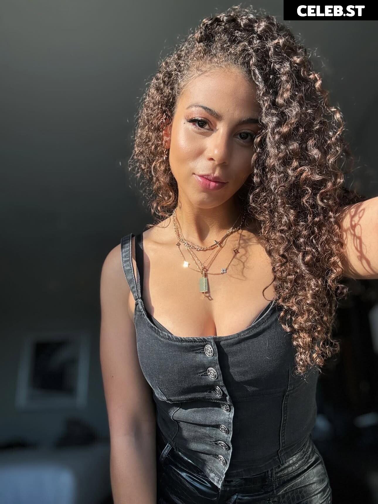 Samantha Irvin - WWE Image 4395200