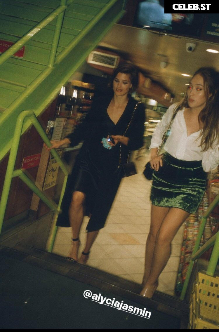 Alycia Debnam Carey Image 4394410