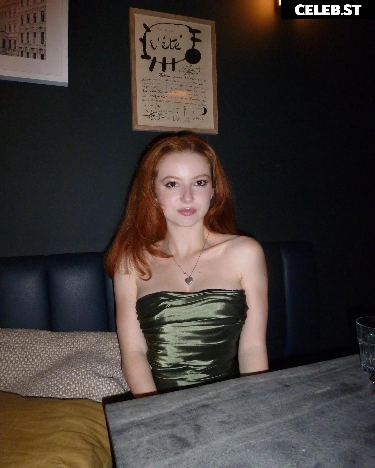 Francesca Capaldi (18) Image 4394129