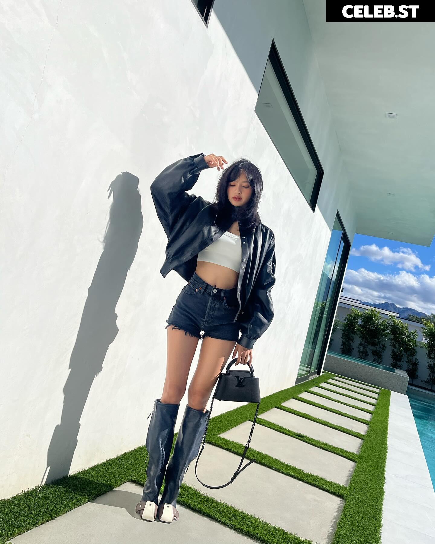 Lisa | BLΛƆKPIИK (Blackpink) Image 4394358