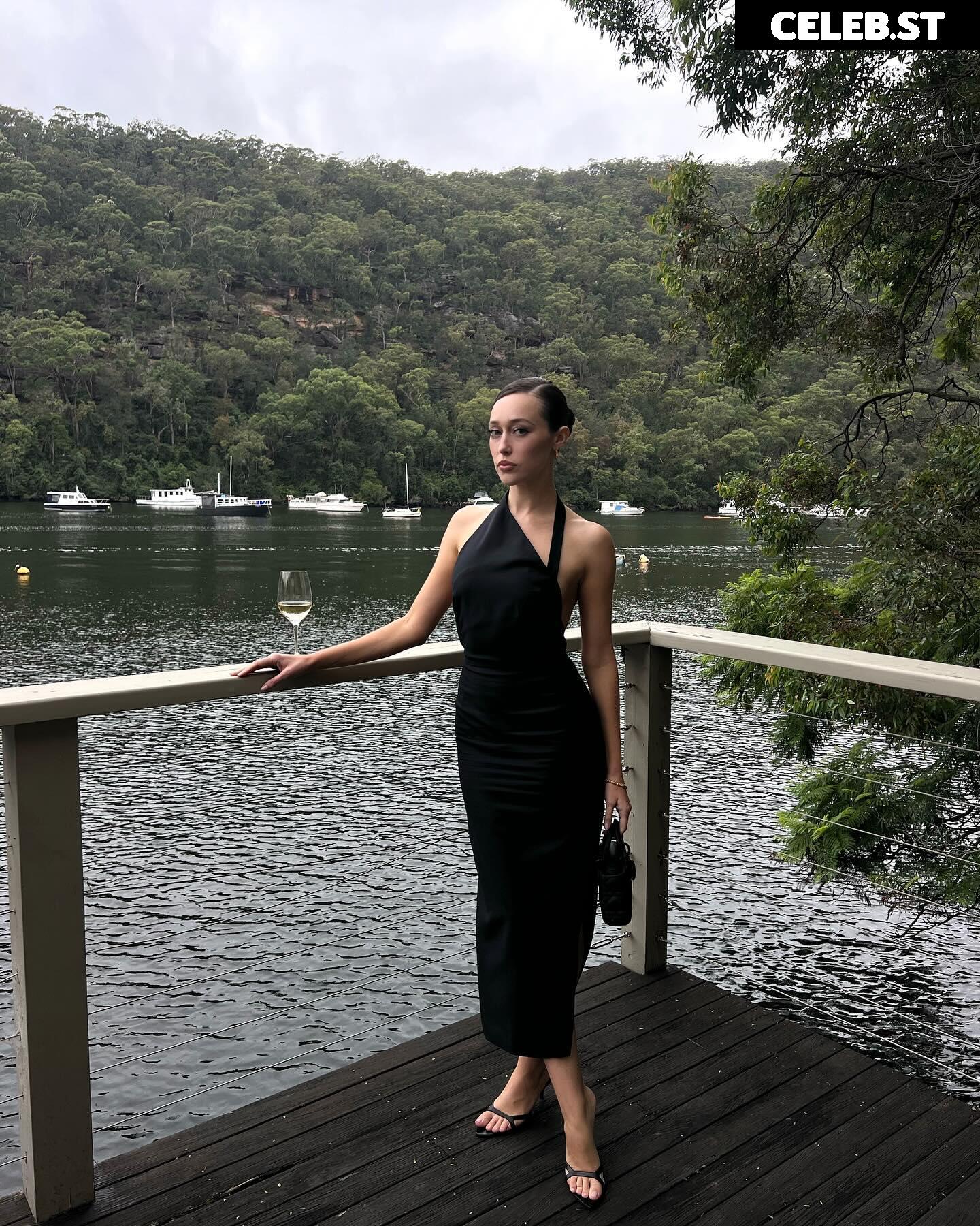 Alycia Debnam Carey Image 4391622