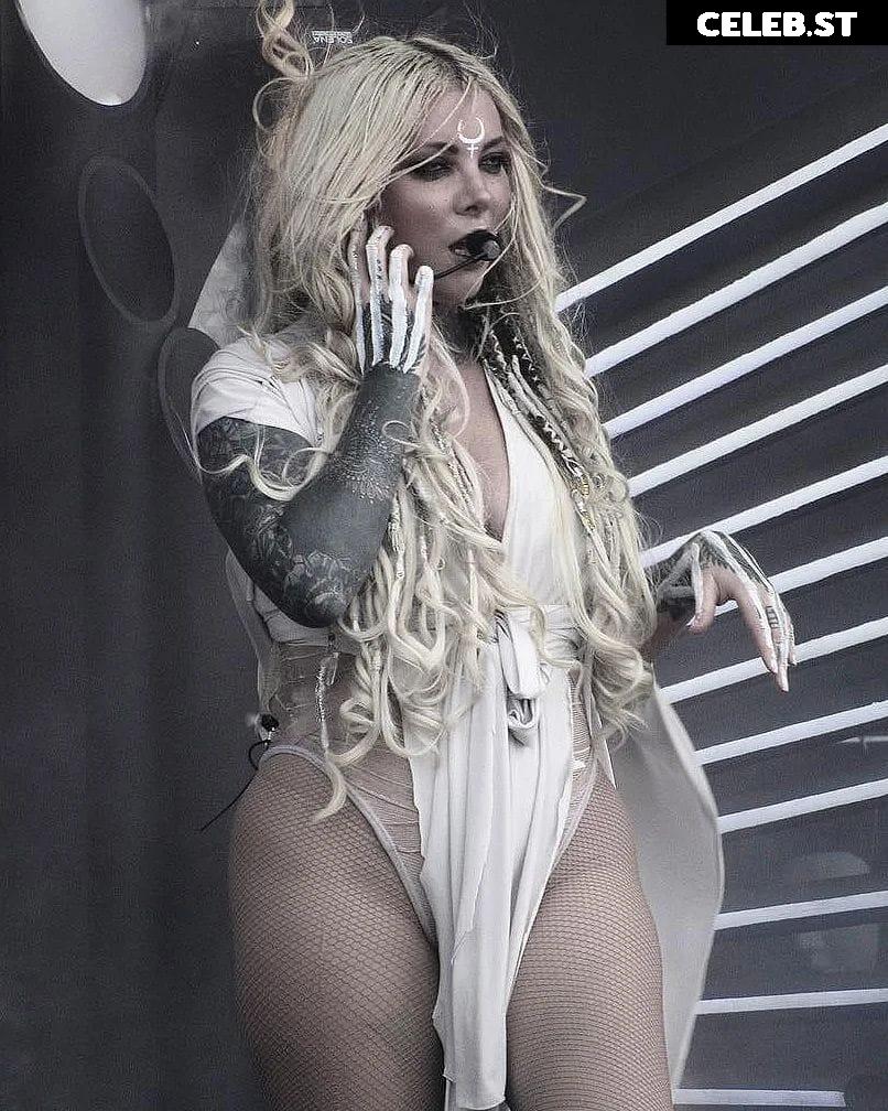 Women of Metal Image 4391092