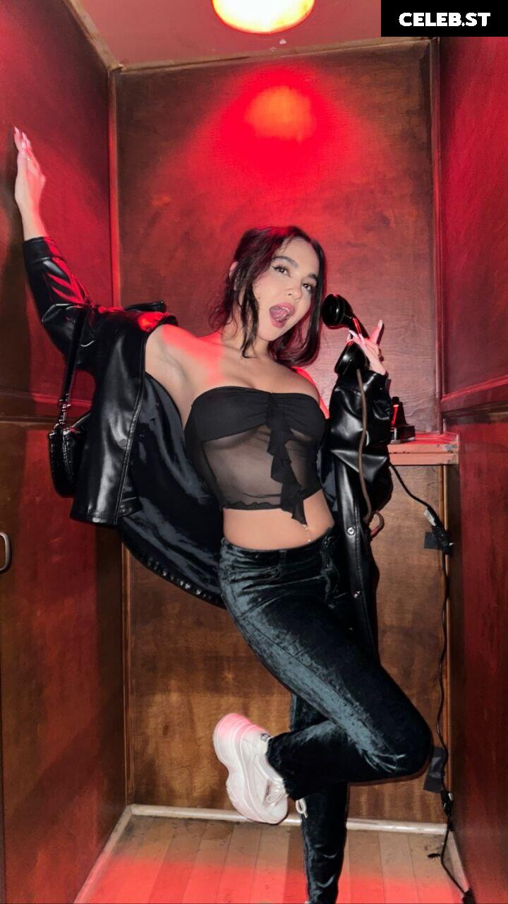Stella Hudgens (Vanessa's Sister) Image 4392783