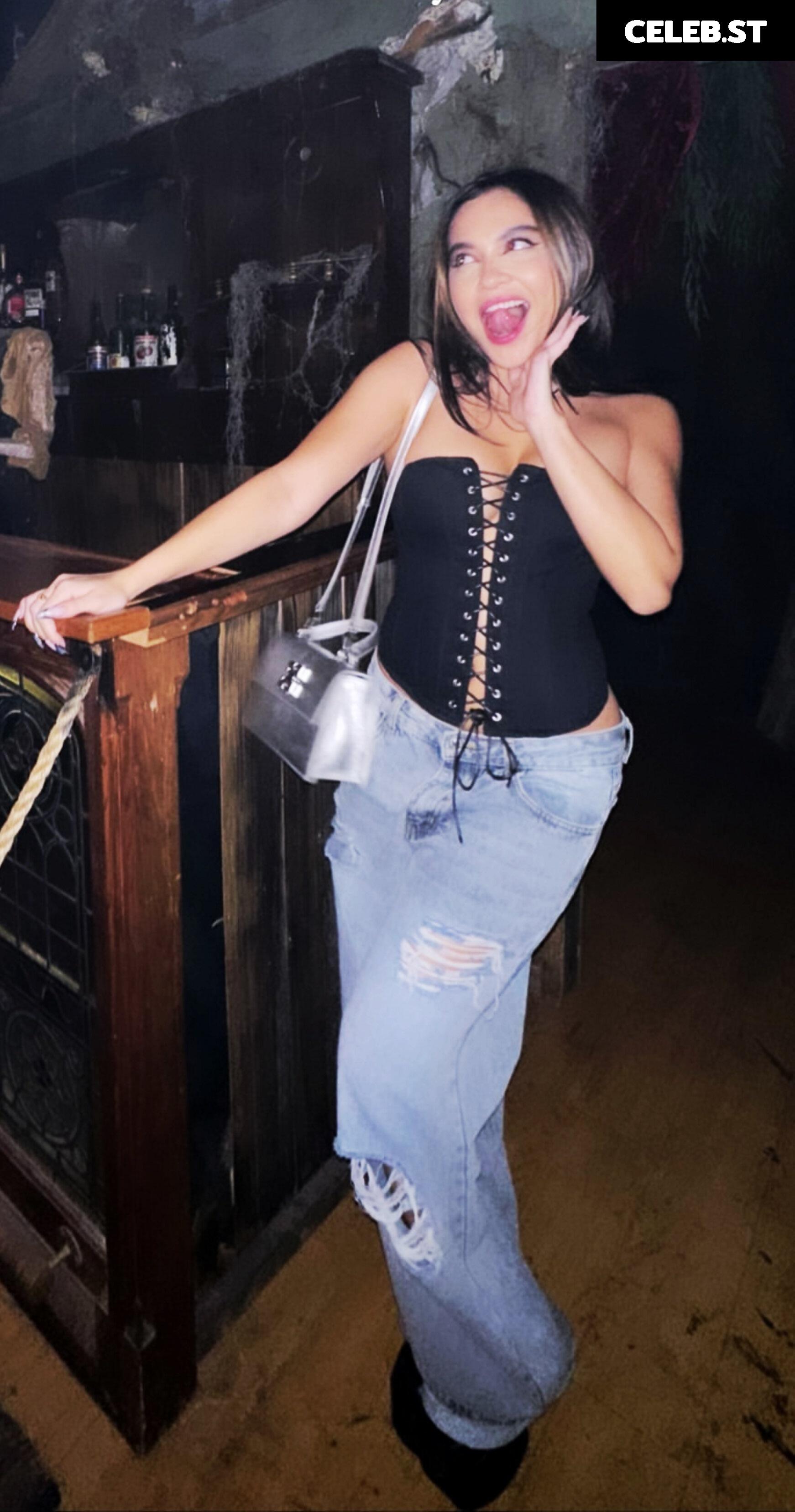Stella Hudgens (Vanessa's Sister) Image 4393887