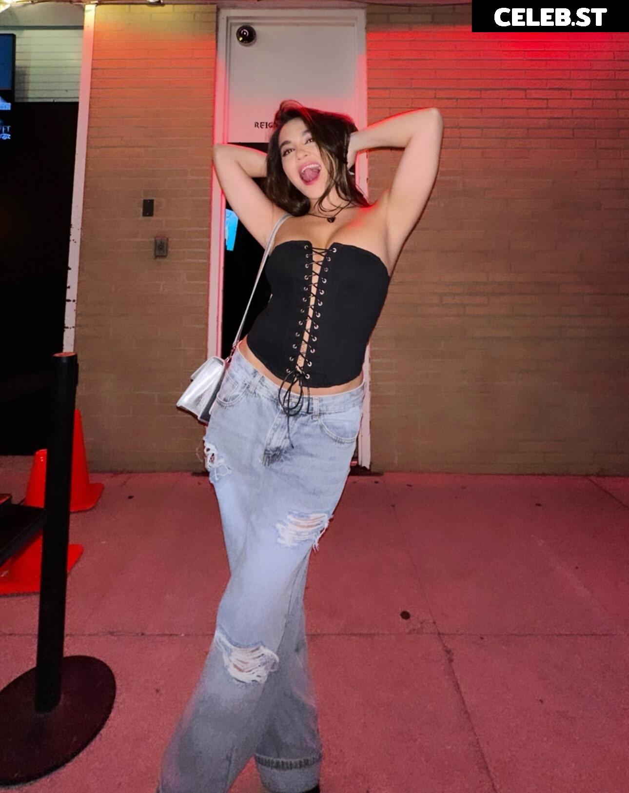 Stella Hudgens (Vanessa's Sister) Image 4393875