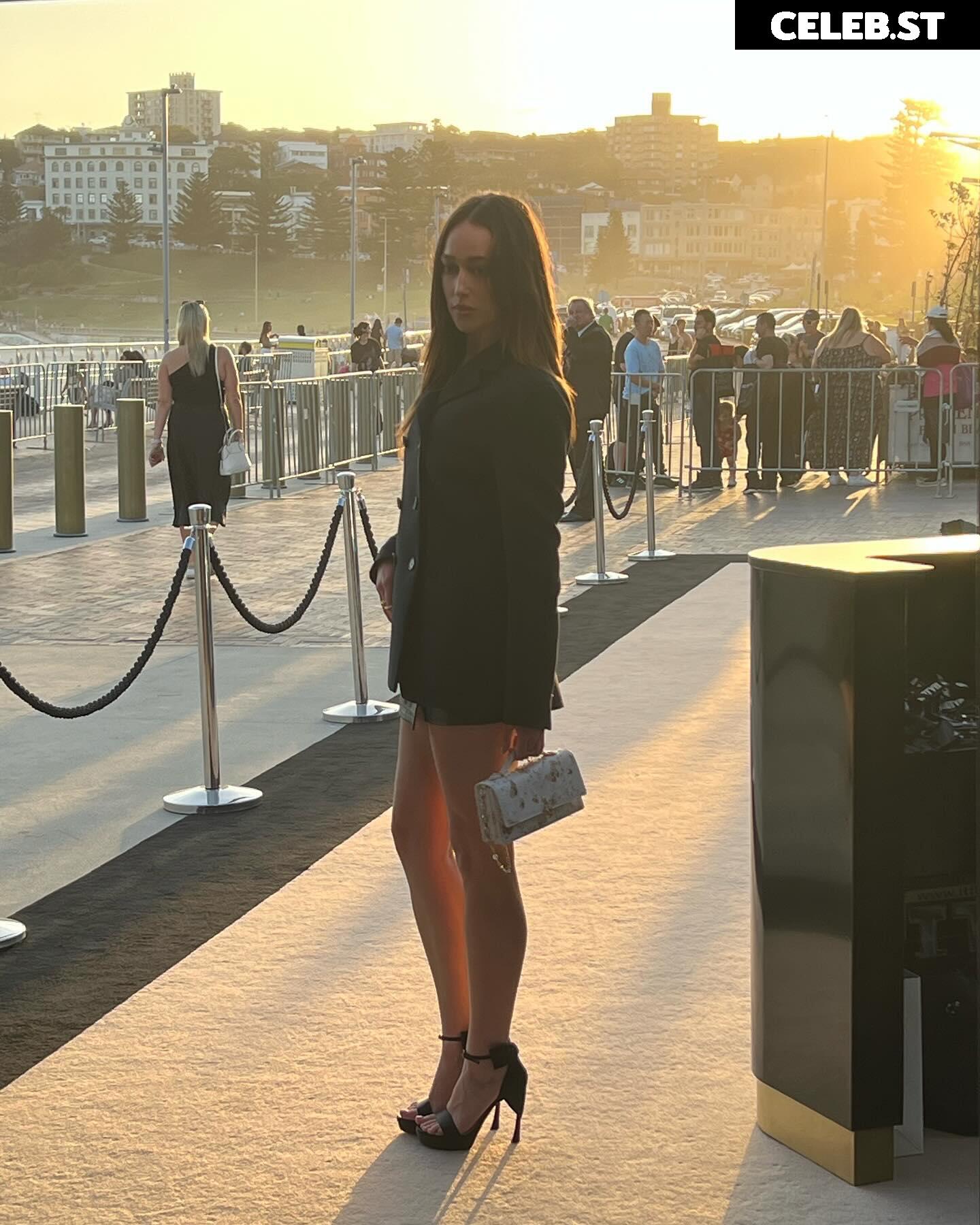 Alycia Debnam Carey Image 4390307