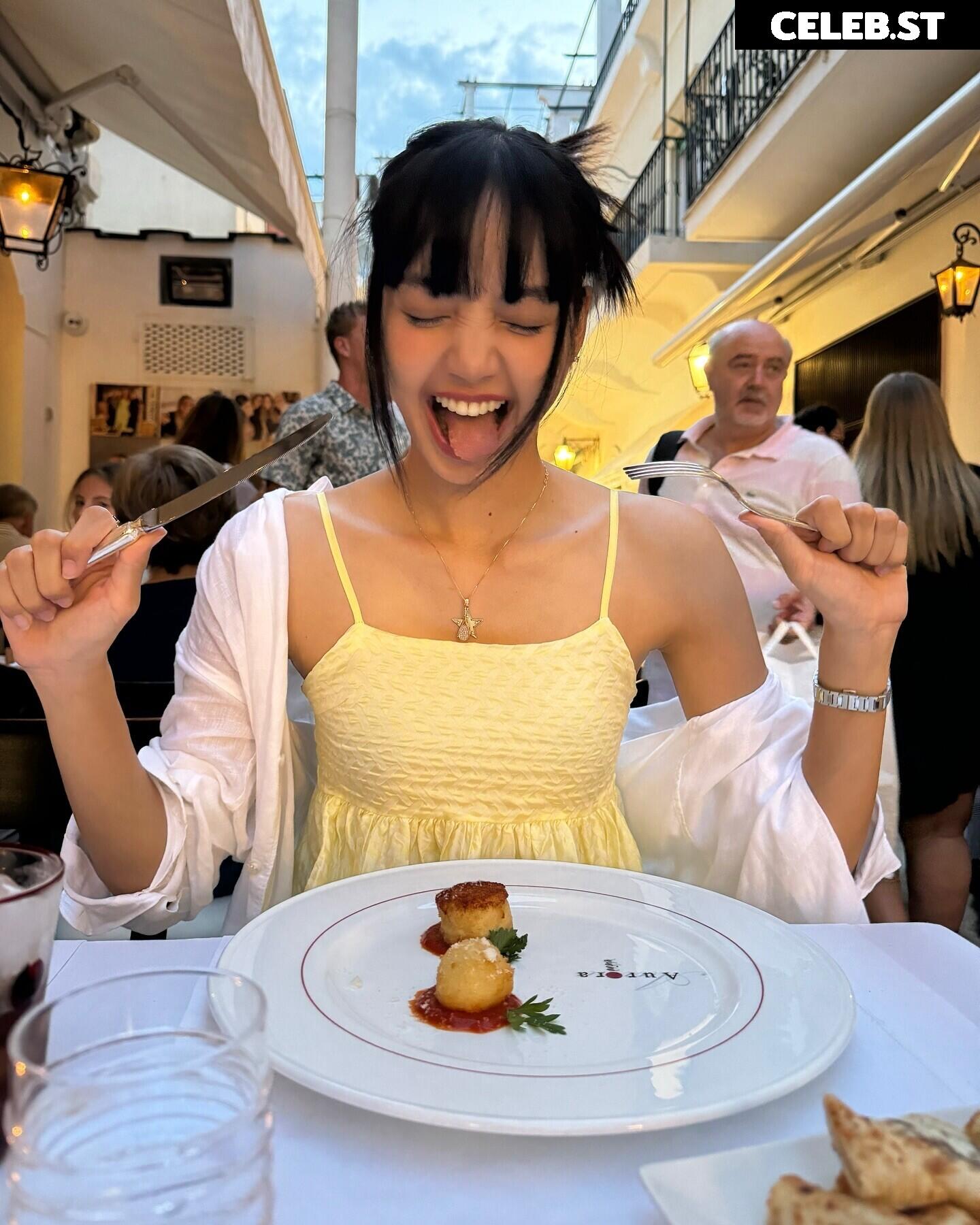 Lisa | BLΛƆKPIИK (Blackpink) Image 4398660