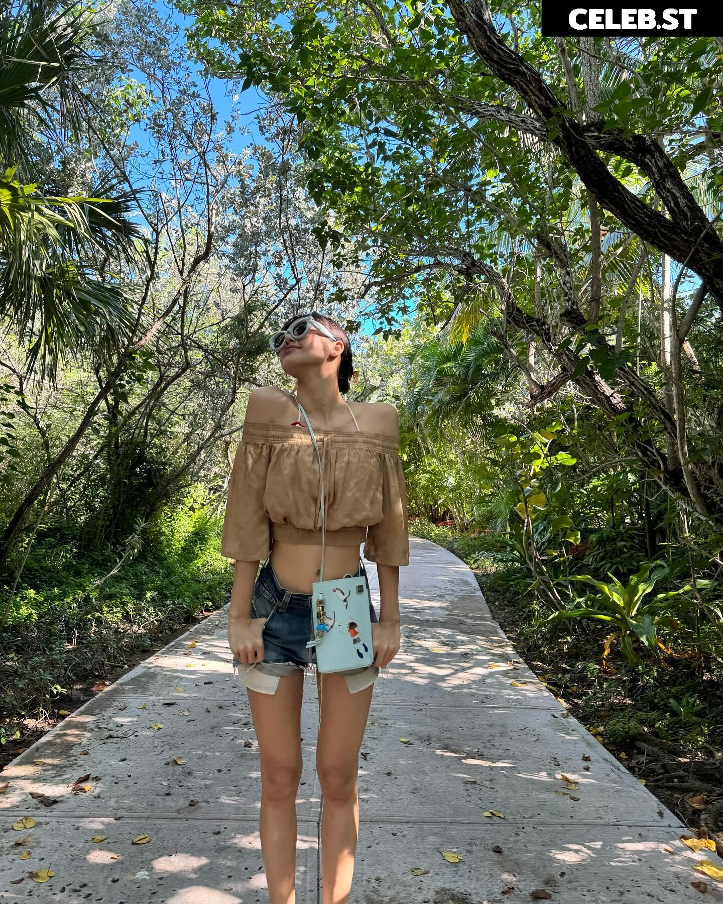 Lisa | BLΛƆKPIИK (Blackpink) Image 4385722