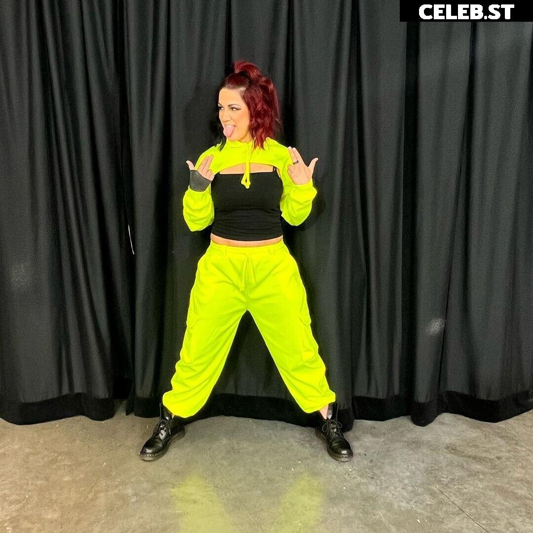WWE Bayley / Davina Rose / Pamela Rose Martinez Image 4386240