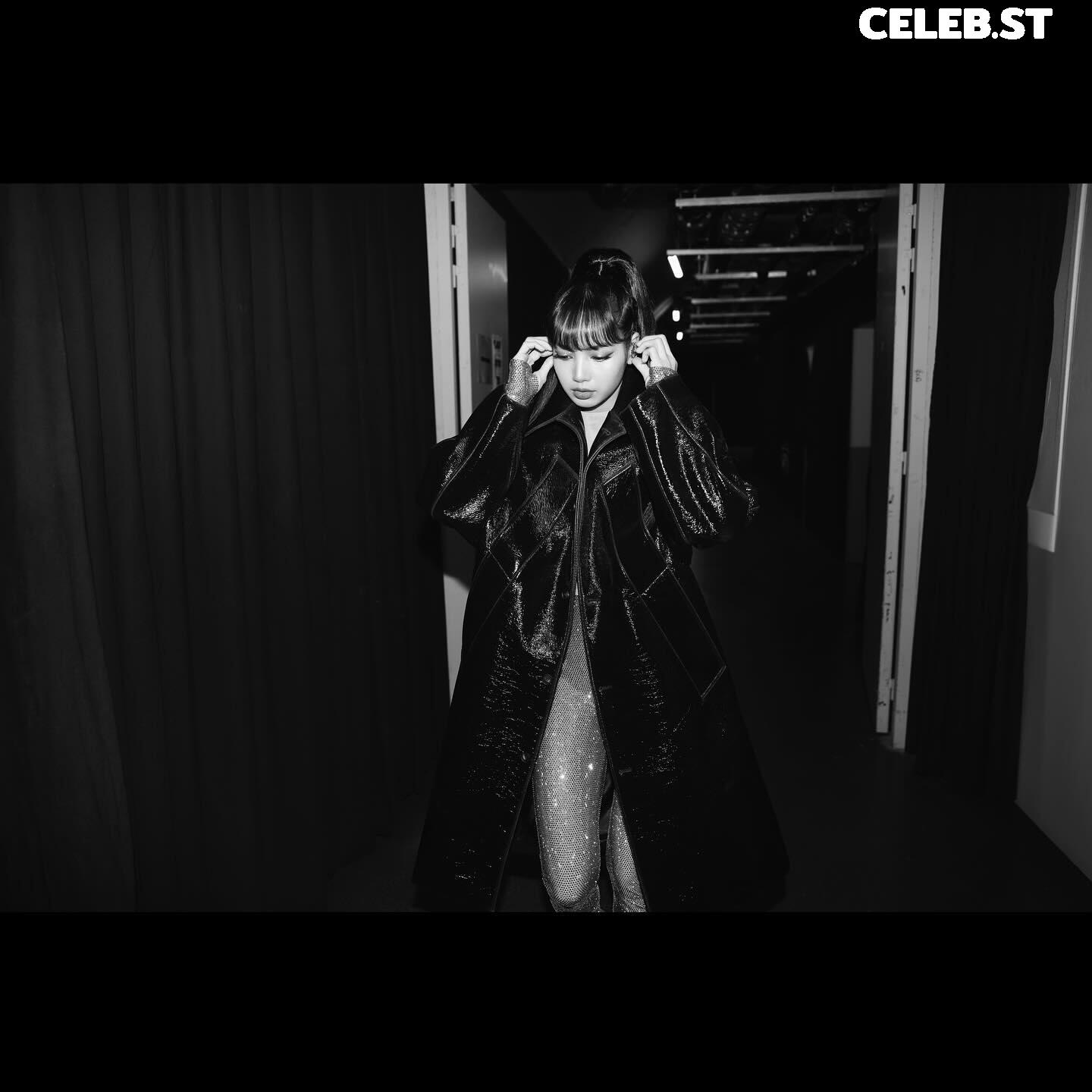 Lisa | BLΛƆKPIИK (Blackpink) Image 4387499