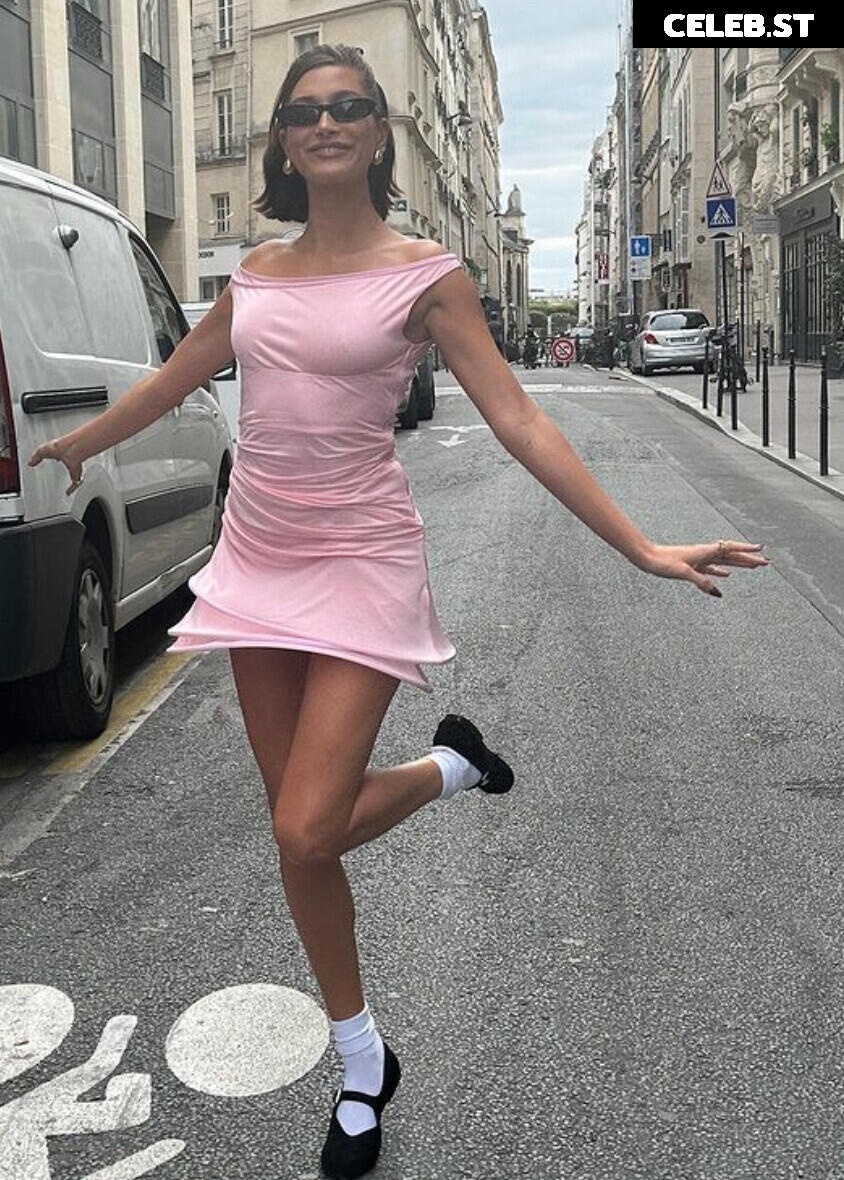 Hailey Baldwin Bieber Image 4387760
