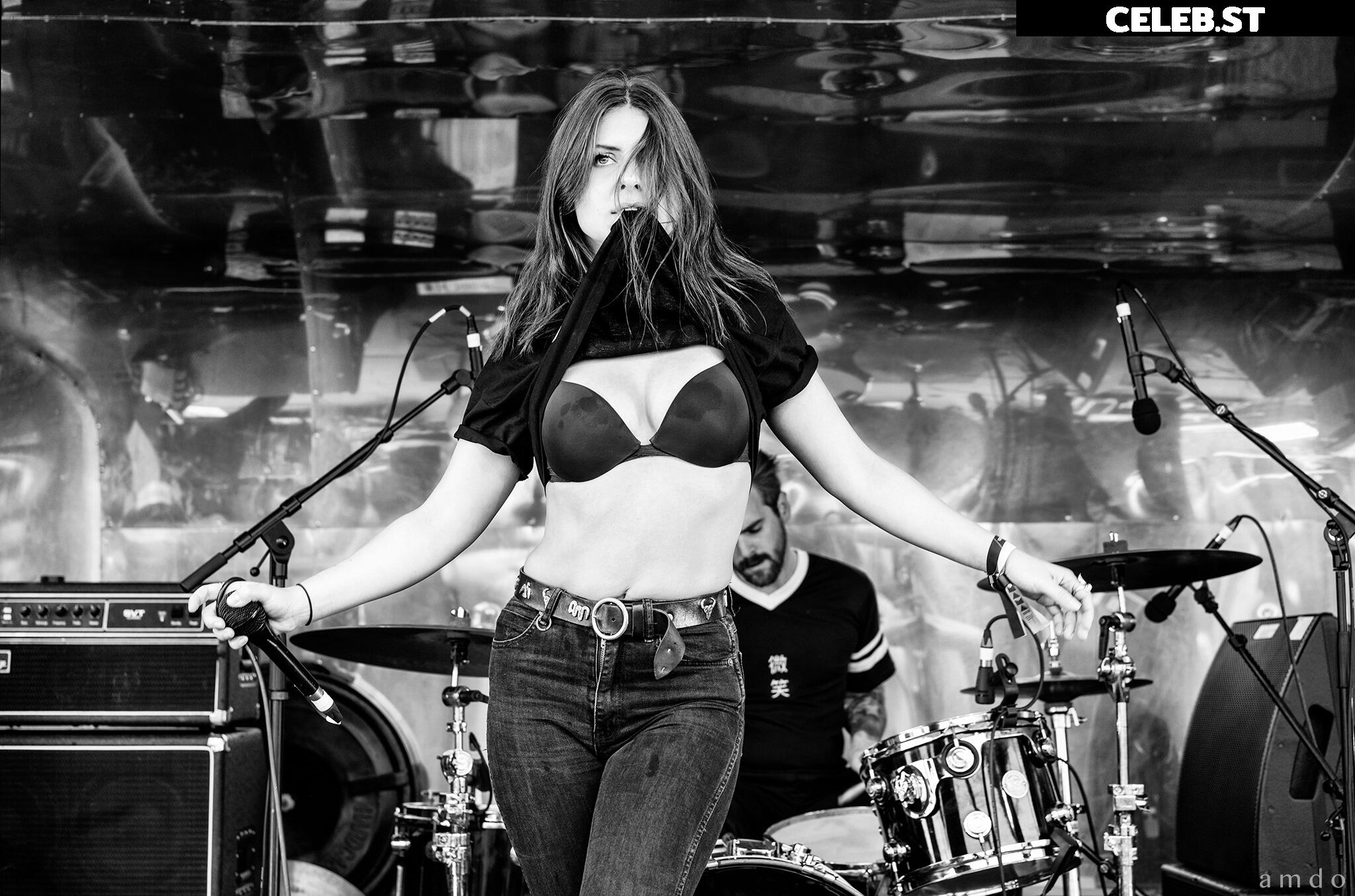 Women of Metal Image 4384380