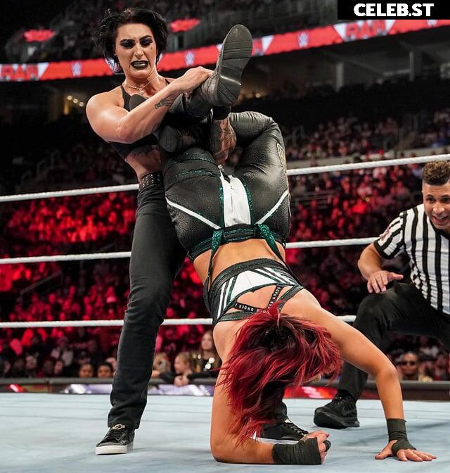WWE Bayley / Davina Rose / Pamela Rose Martinez Image 4381657