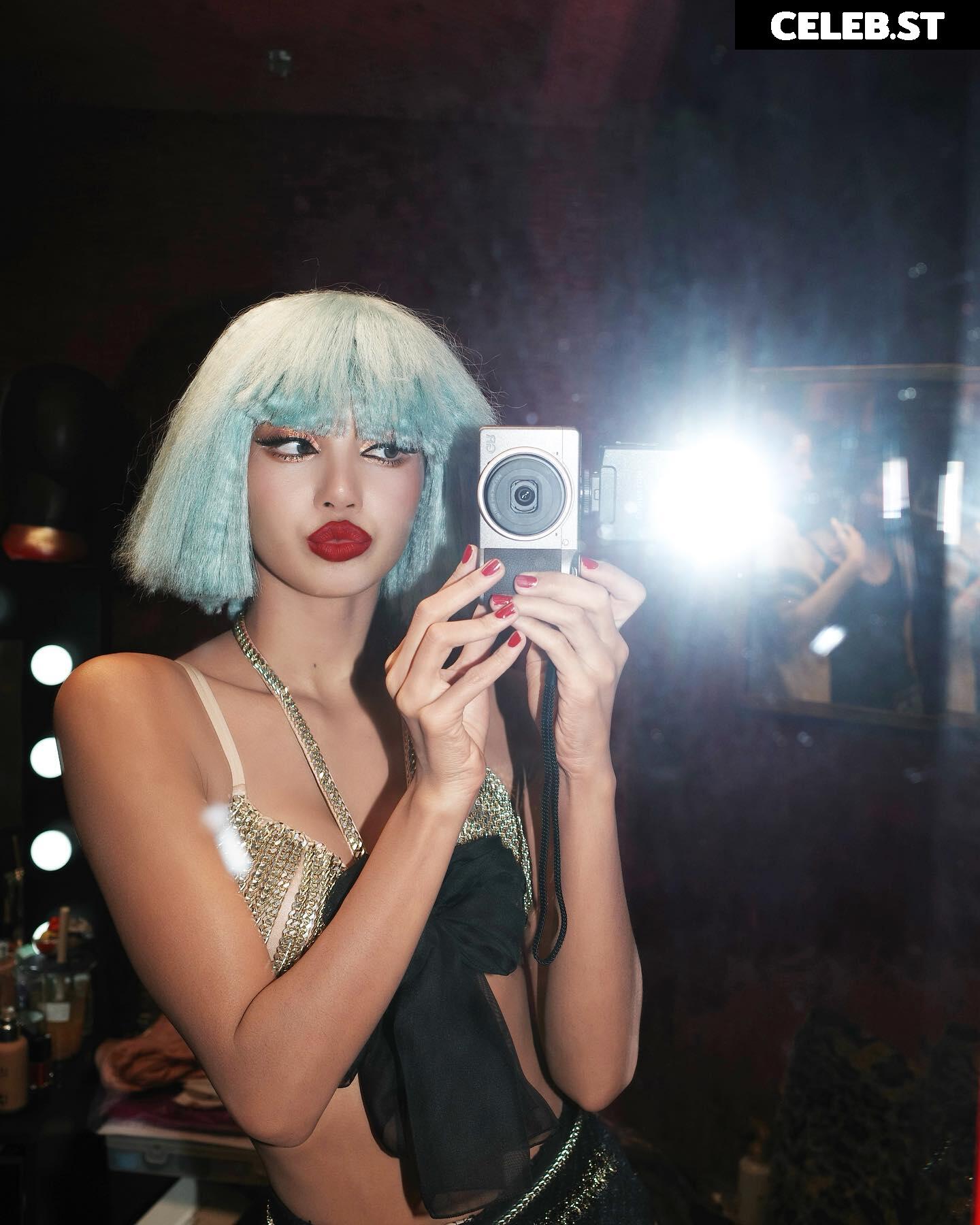 Lisa | BLΛƆKPIИK (Blackpink) Image 4382458