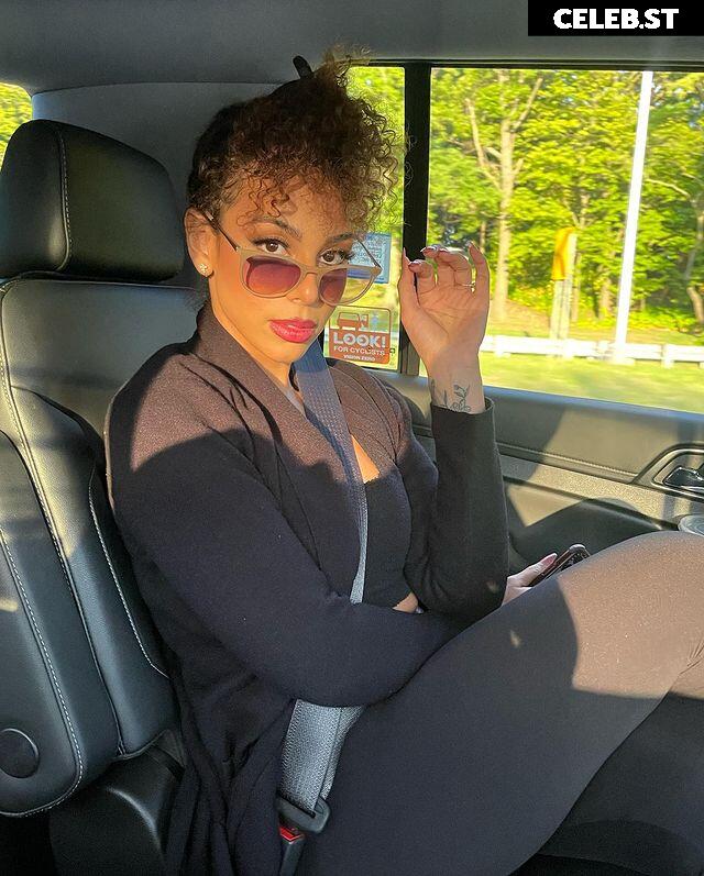 Samantha Irvin - WWE Image 4382607