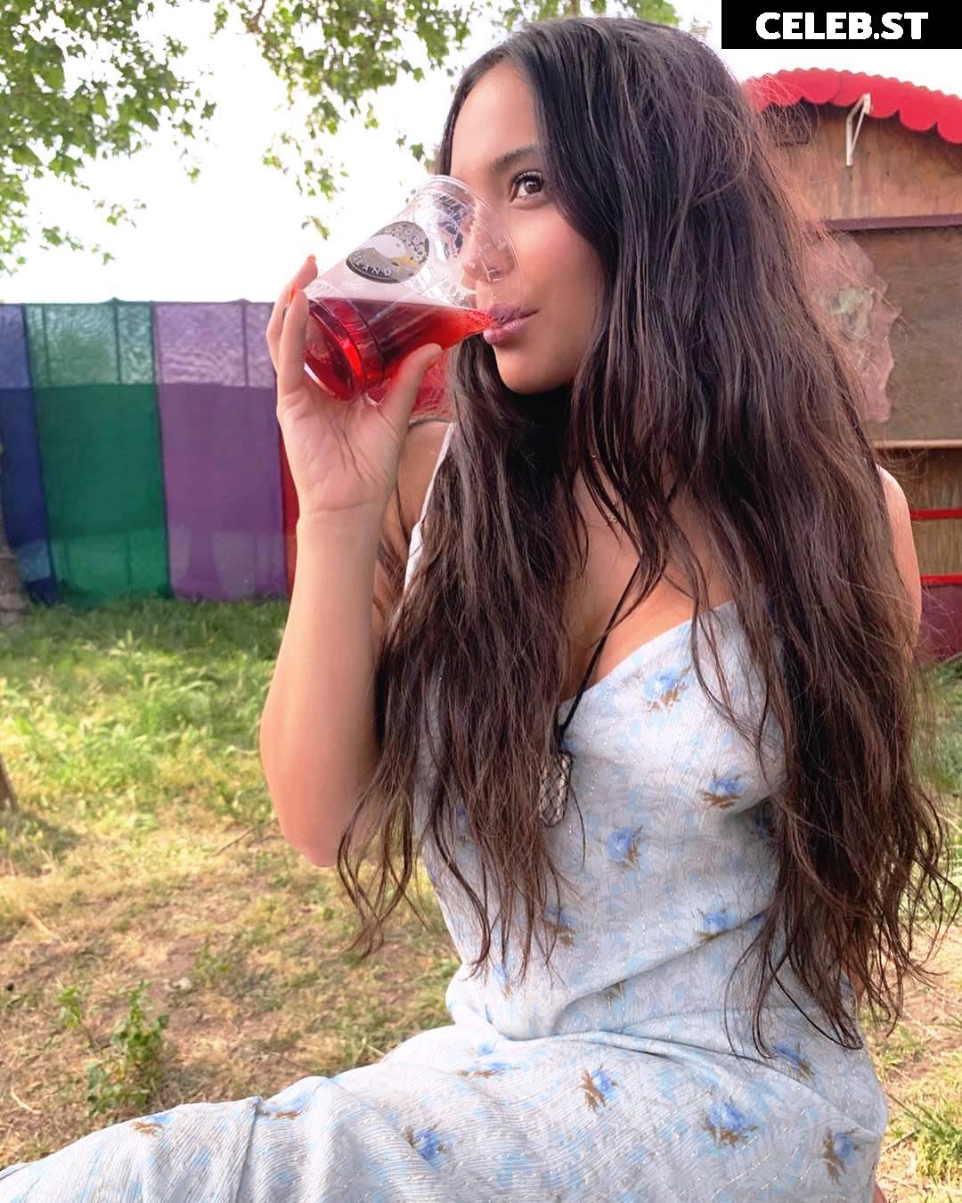 Stella Hudgens (Vanessa's Sister) Image 4383809