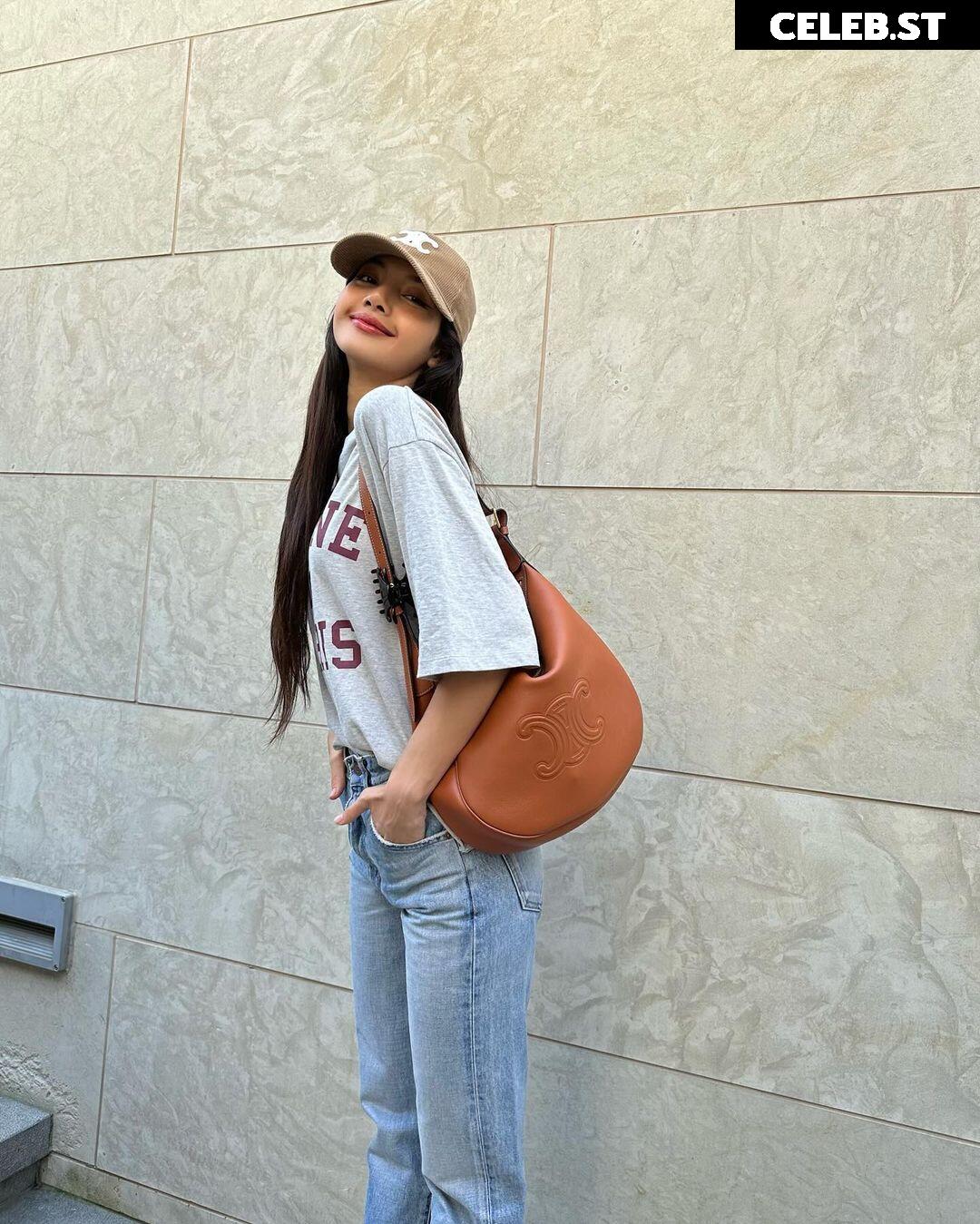 Lisa | BLΛƆKPIИK (Blackpink) Image 4383544