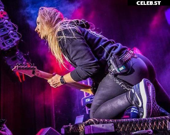 Women of Metal Image 4383192