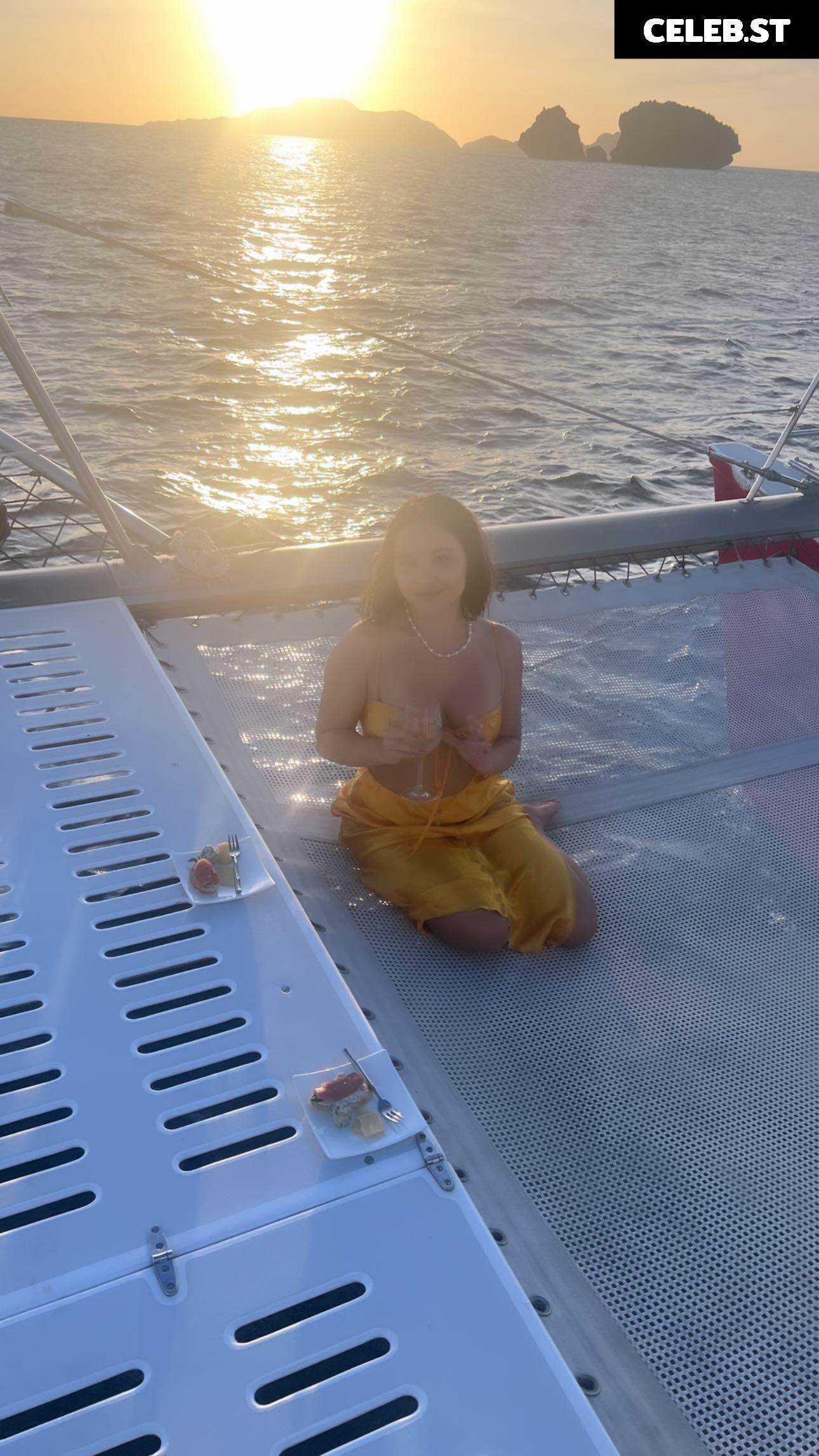 Stella Hudgens (Vanessa's Sister) Image 4380814