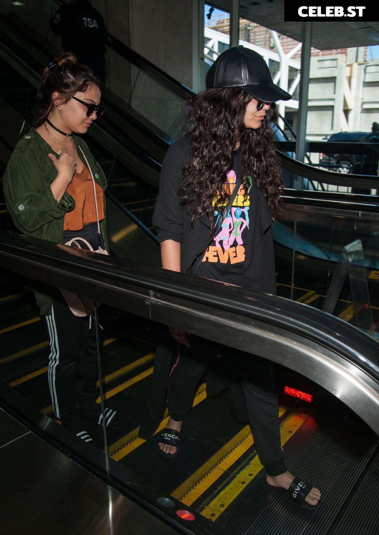 Stella Hudgens (Vanessa's Sister) Image 4380465