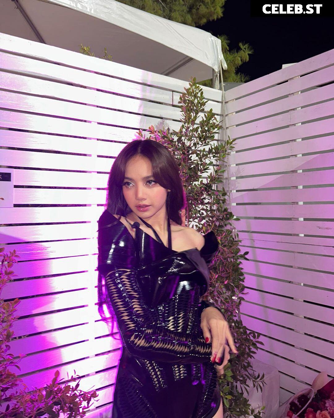 Lisa | BLΛƆKPIИK (Blackpink) Image 4380972