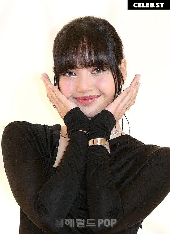 Lisa | BLΛƆKPIИK (Blackpink) Image 4389955