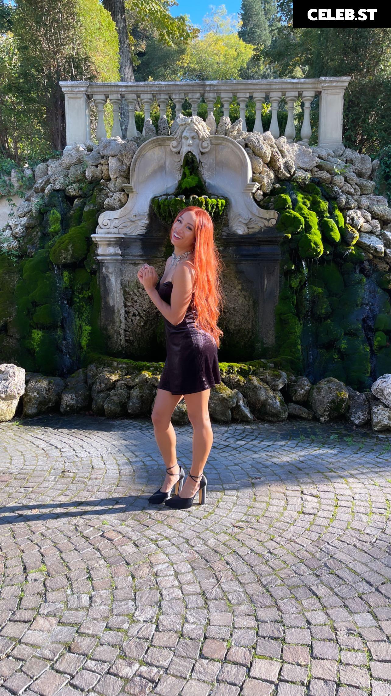 WWE Sasha Banks | Mercedes Moné Image 4375412