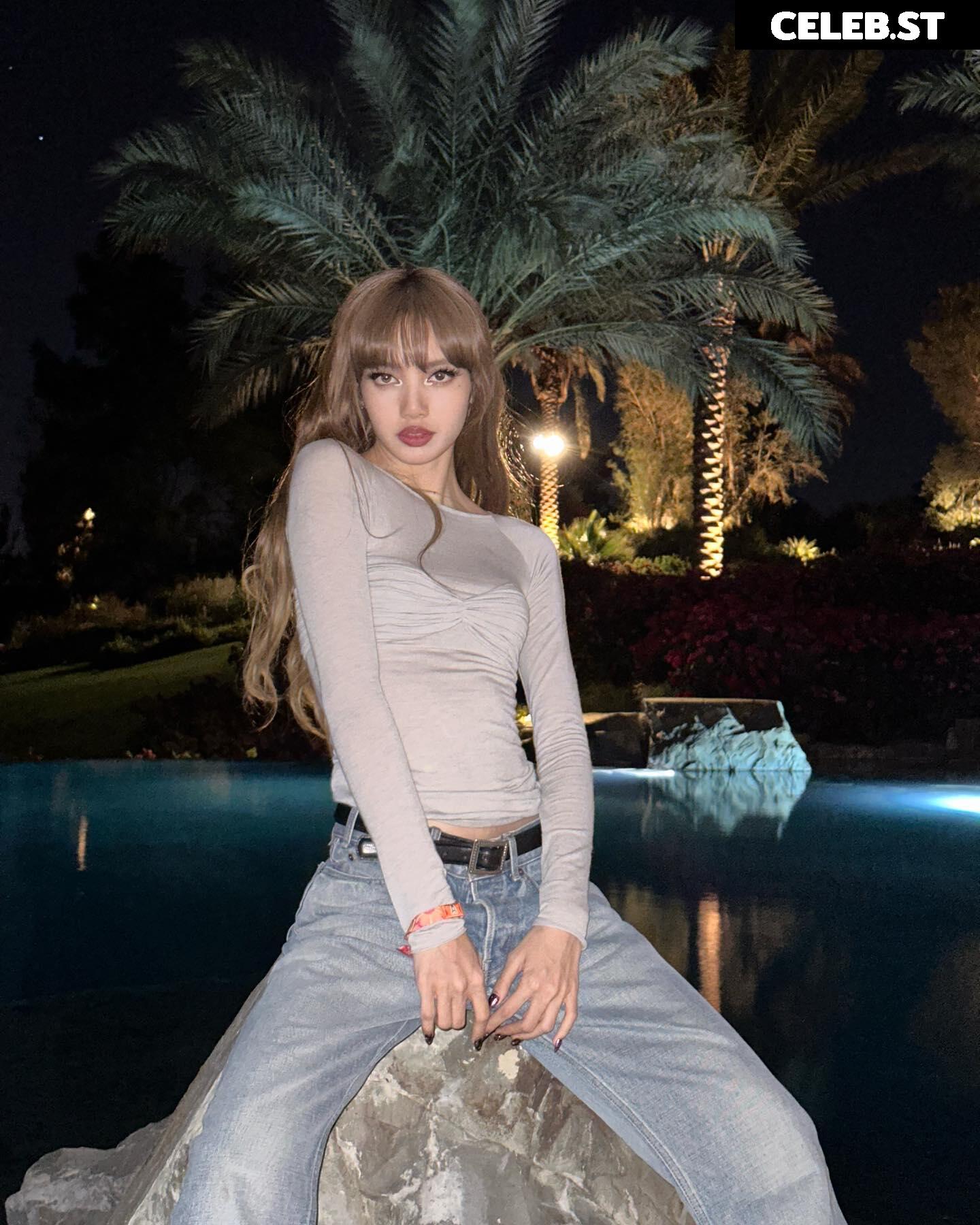 Lisa | BLΛƆKPIИK (Blackpink) Image 4375615