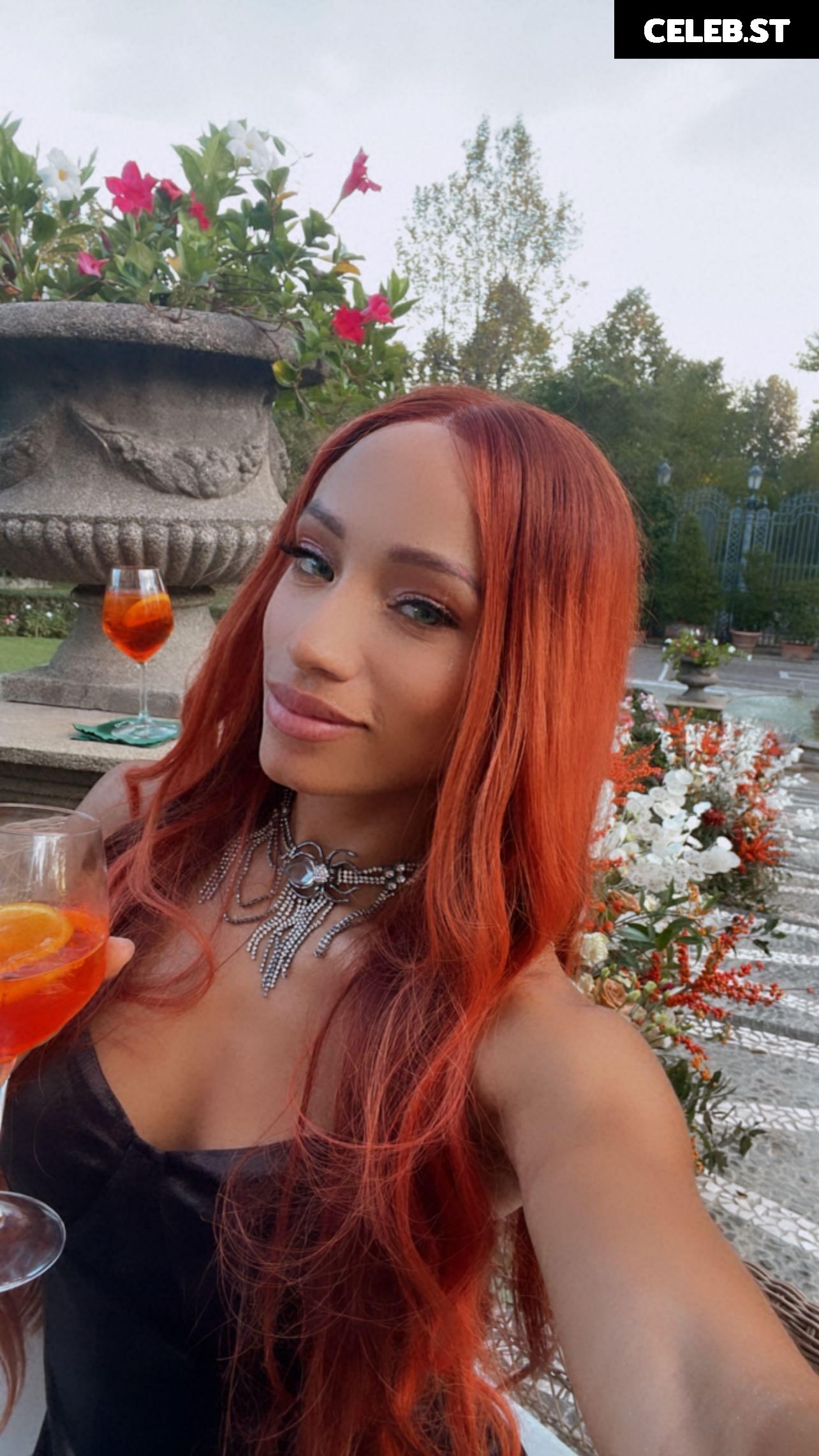 WWE Sasha Banks | Mercedes Moné Image 4375289