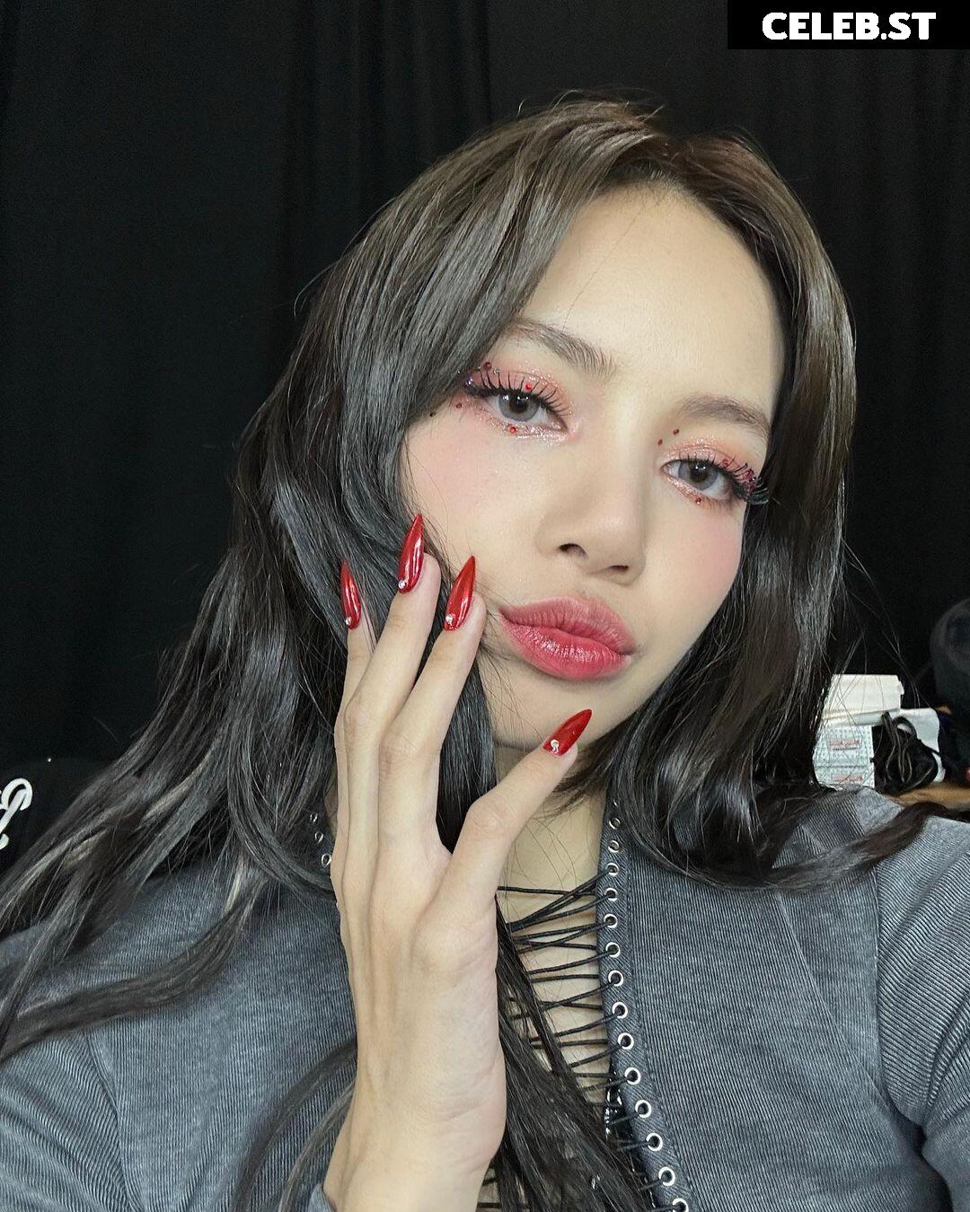 Lisa | BLΛƆKPIИK (Blackpink) Image 4377815