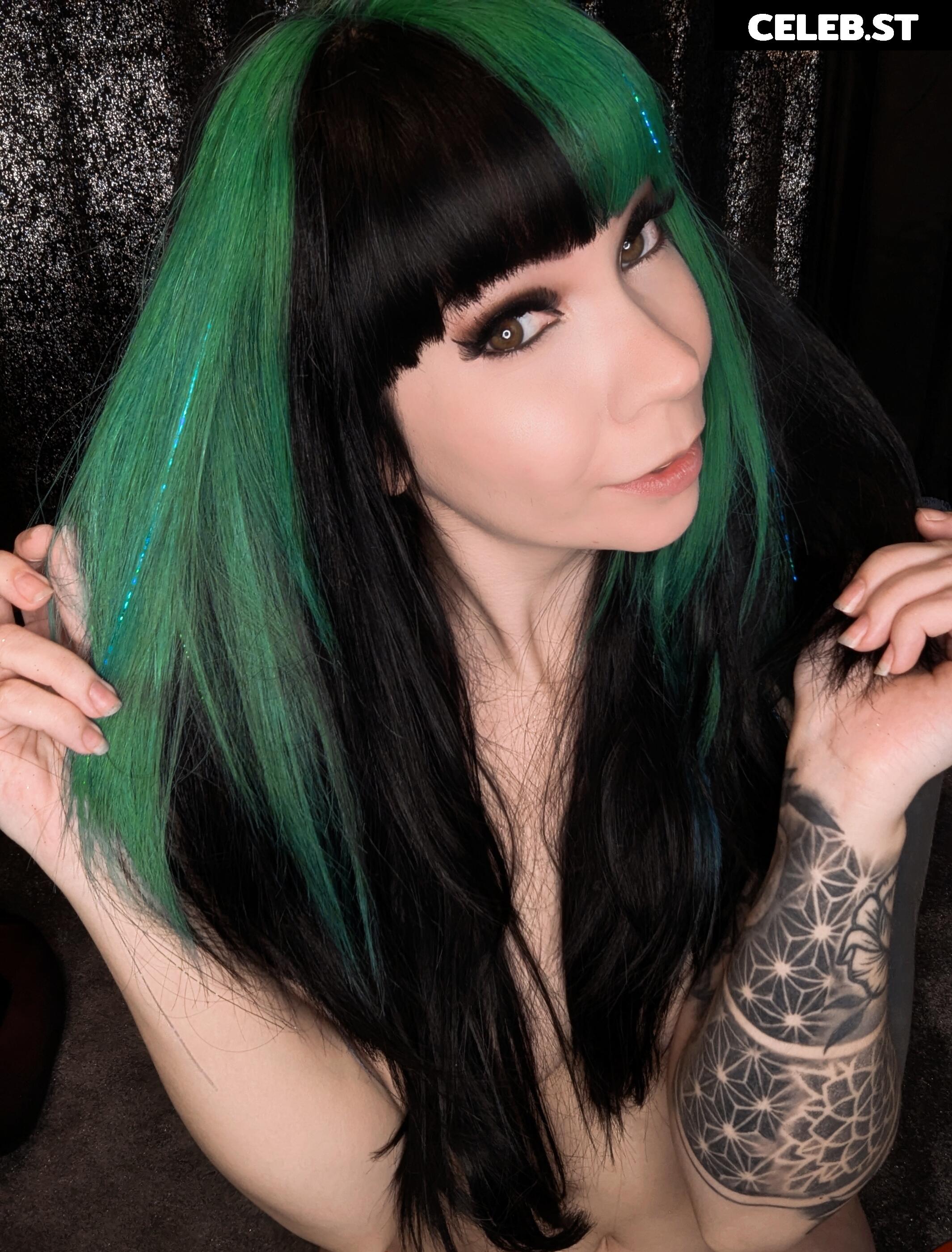 Chloe Drinkwater (Skarlett Riot Singer) Image 4371839