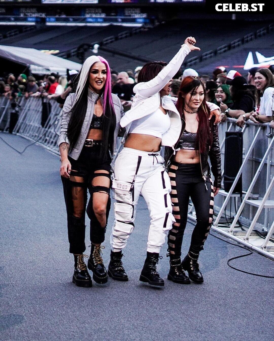WWE Bayley / Davina Rose / Pamela Rose Martinez Image 4371594