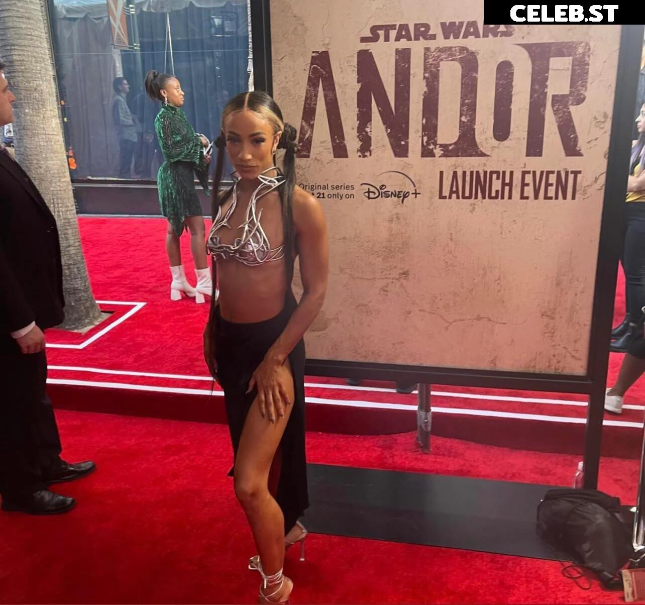 WWE Sasha Banks | Mercedes Moné Image 4371455