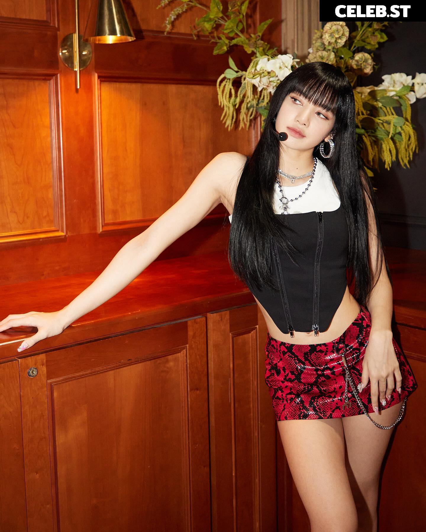 Lisa | BLΛƆKPIИK (Blackpink) Image 4371793
