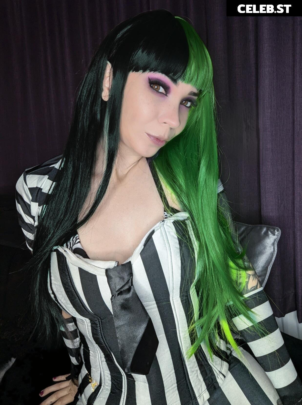 Chloe Drinkwater (Skarlett Riot Singer) Image 4371307