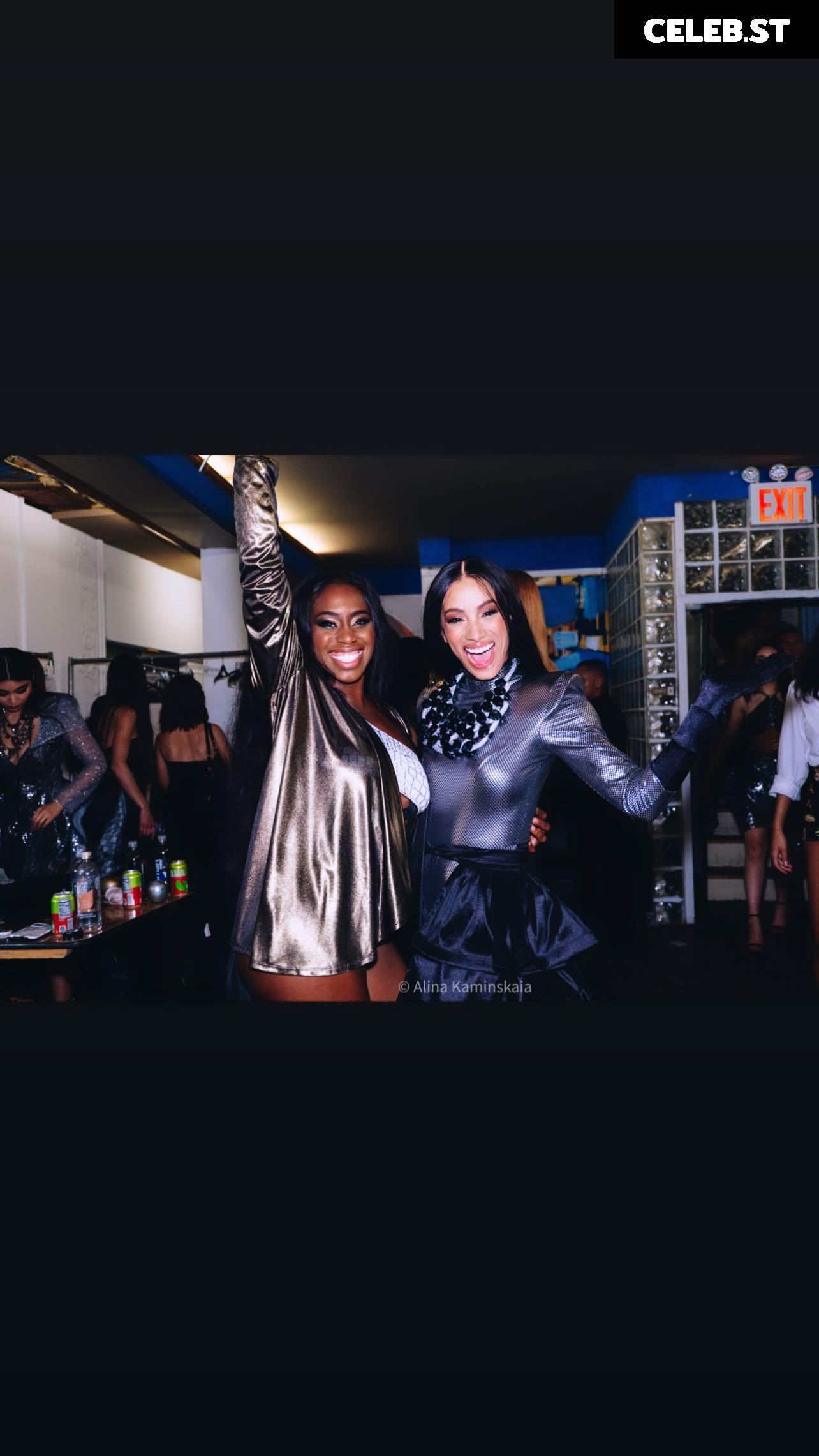 WWE Sasha Banks | Mercedes Moné Image 4373217