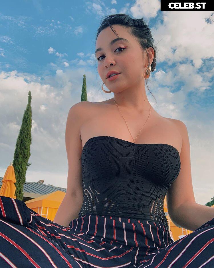 Stella Hudgens (Vanessa's Sister) Image 4370876