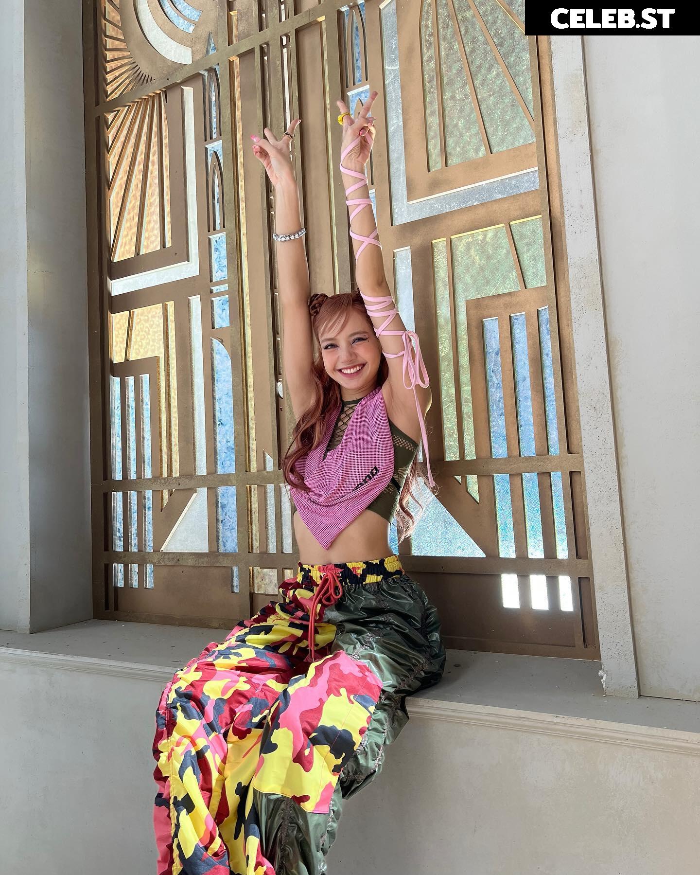 Lisa | BLΛƆKPIИK (Blackpink) Image 4370548