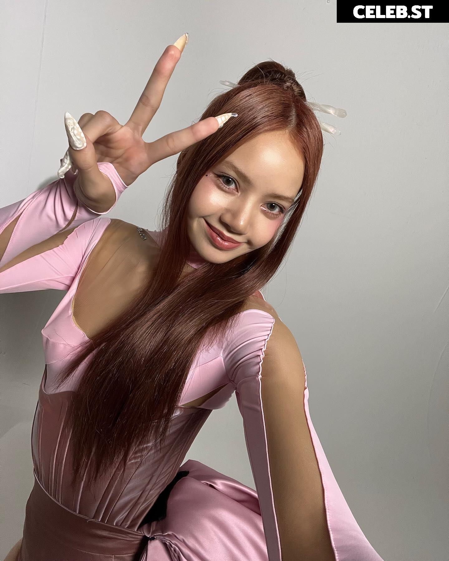 Lisa | BLΛƆKPIИK (Blackpink) Image 4370093