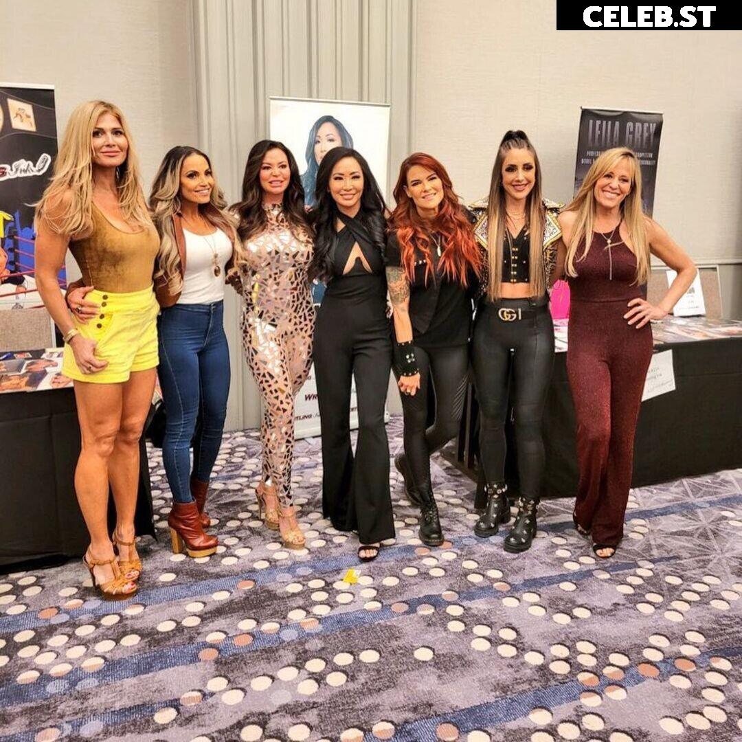 WWE Trish Stratus Image 4370002