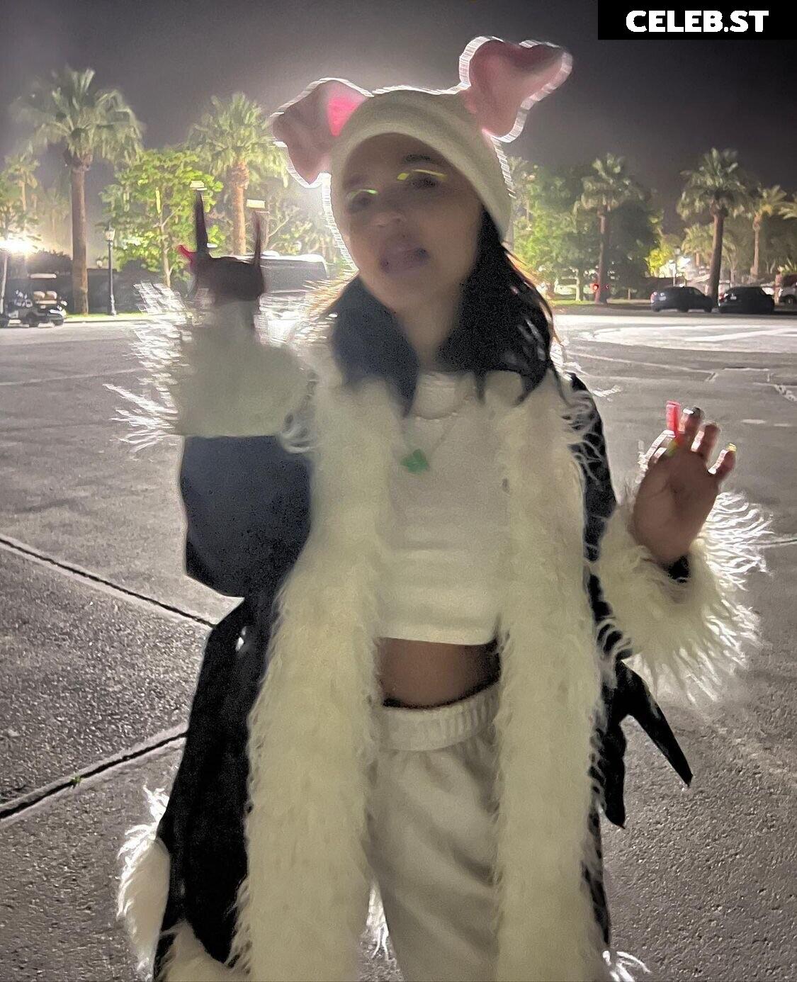 Stella Hudgens (Vanessa's Sister) Image 4370324