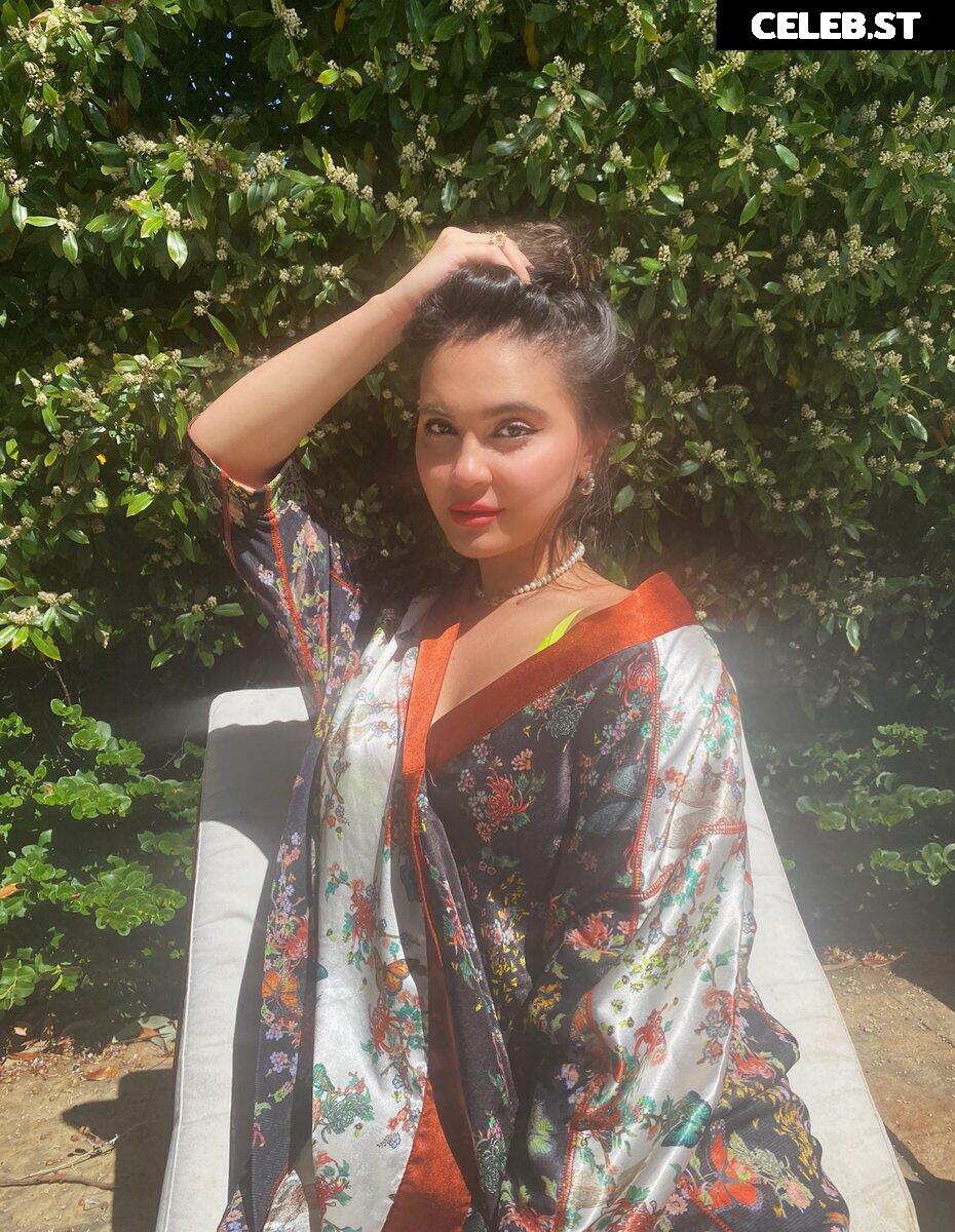 Stella Hudgens (Vanessa's Sister) Image 4378376